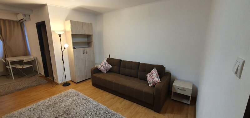 Titan, str. soldat Niculae T. Sebe, 8 minute metrou Titan, ac, tv, renovata