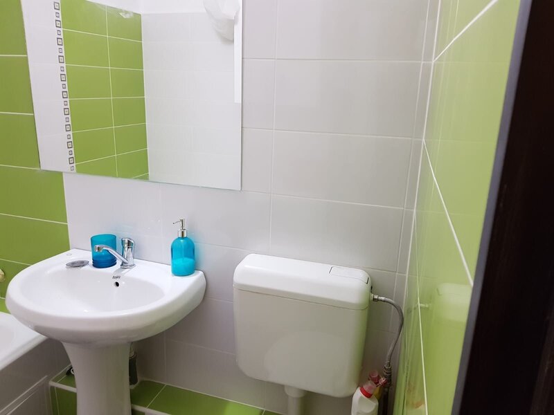 Titan, str. soldat Niculae T. Sebe, 8 minute metrou Titan, ac, tv, renovata