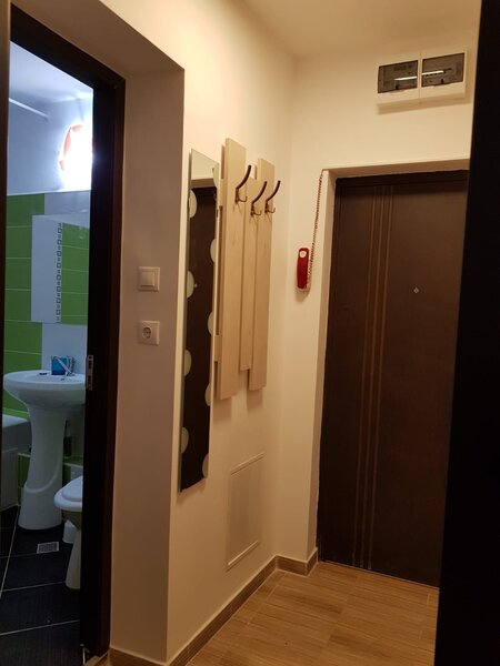 Titan, str. soldat Niculae T. Sebe, 8 minute metrou Titan, ac, tv, renovata