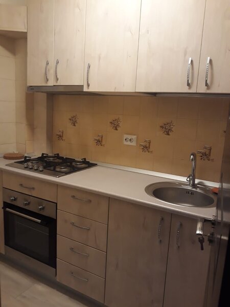 Titan, str. soldat Niculae T. Sebe, 8 minute metrou Titan, ac, tv, renovata